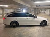 Mercedes-Benz E 220d T AMG Line *MULTIBEAM*Burmester*360*AHK* - Mercedes-Benz E 220: AMG