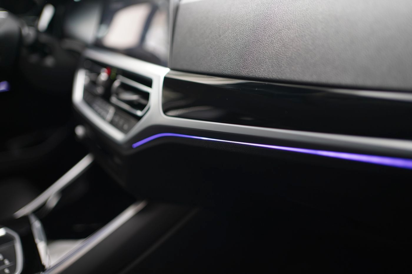 Fahrzeugabbildung BMW 320d Sport Line +HeadUp+AHK+Laserlicht+Parkassis