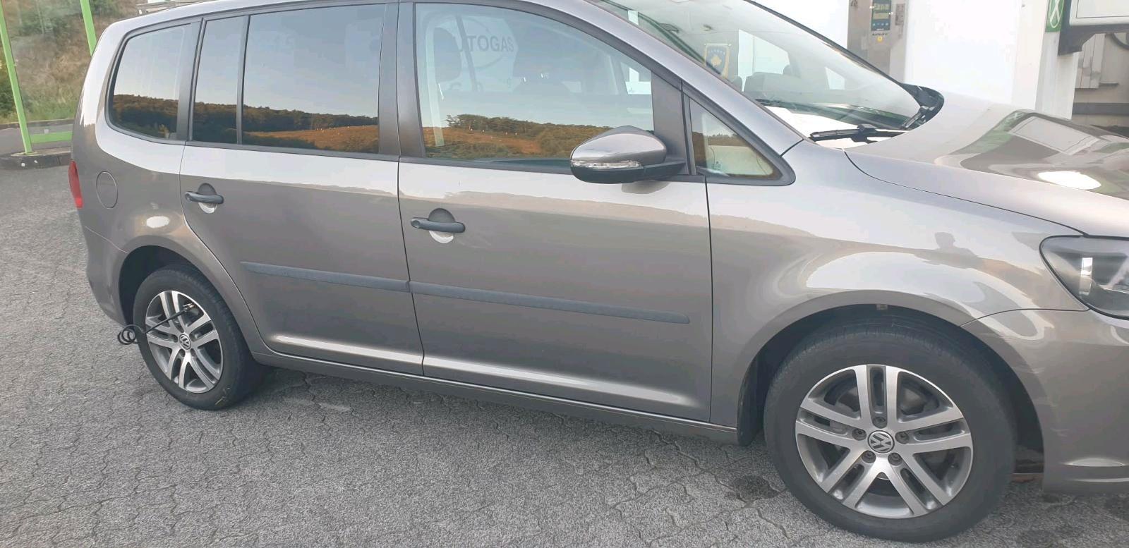 Volkswagen Touran 2011 — engine 105 HP (77kW)