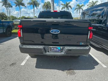 Ford F 150 Lightning SXT AWD  Elektro 2023 schwarz