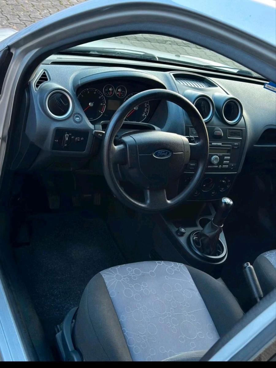 Ford Fiesta 2006 — engine 69 HP (51kW)