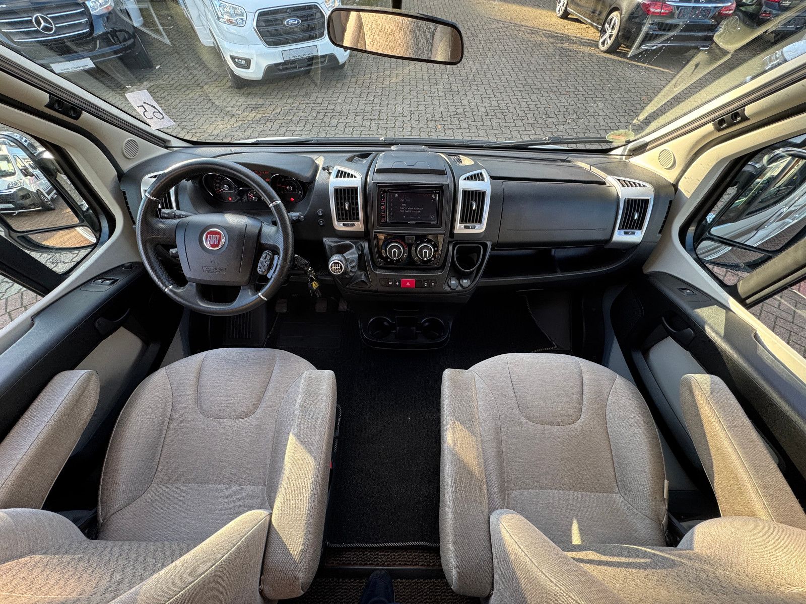 Fahrzeugabbildung HYMER / ERIBA / HYMERCAR EXSIS T 688 FIAT ALKO 2X TV SAT SOLAR AHK PANO