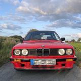 BMW Brillantroter BMW 316 (E30) Oldtimer an Li... - gebrauchte BMW 316 aus dem Jahr 1989