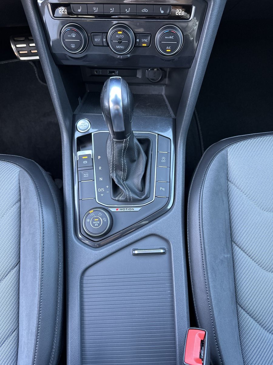Fahrzeugabbildung Volkswagen Tiguan Allspace 2.0 TDI 4M R-Line Black NAV+LED