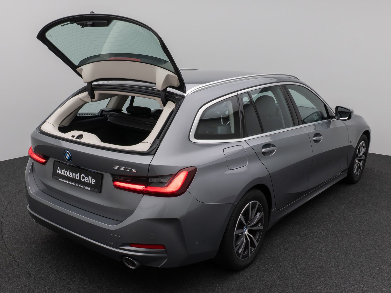 Fahrzeugabbildung BMW 320e Kamera DAB HiFi Sport Leder WidscreenDispl