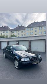 Mercedes-Benz Mercedes C180 w202 Oldtimer - Mercedes-Benz 180 aus dem Jahr 1994