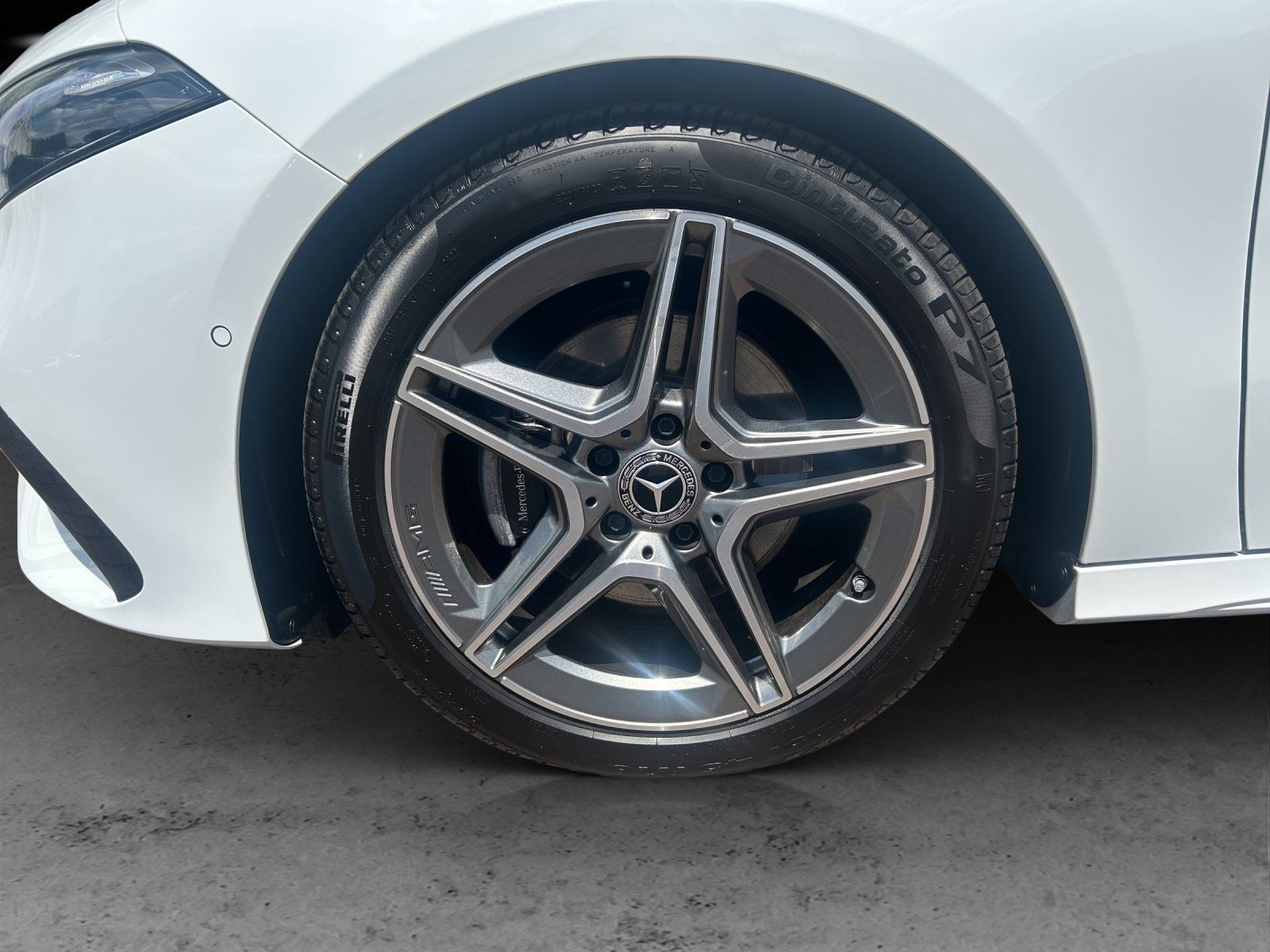 Fahrzeugabbildung Mercedes-Benz A200 Limo AMG Prem DISTR Pano AHK Memo LED KeyGo