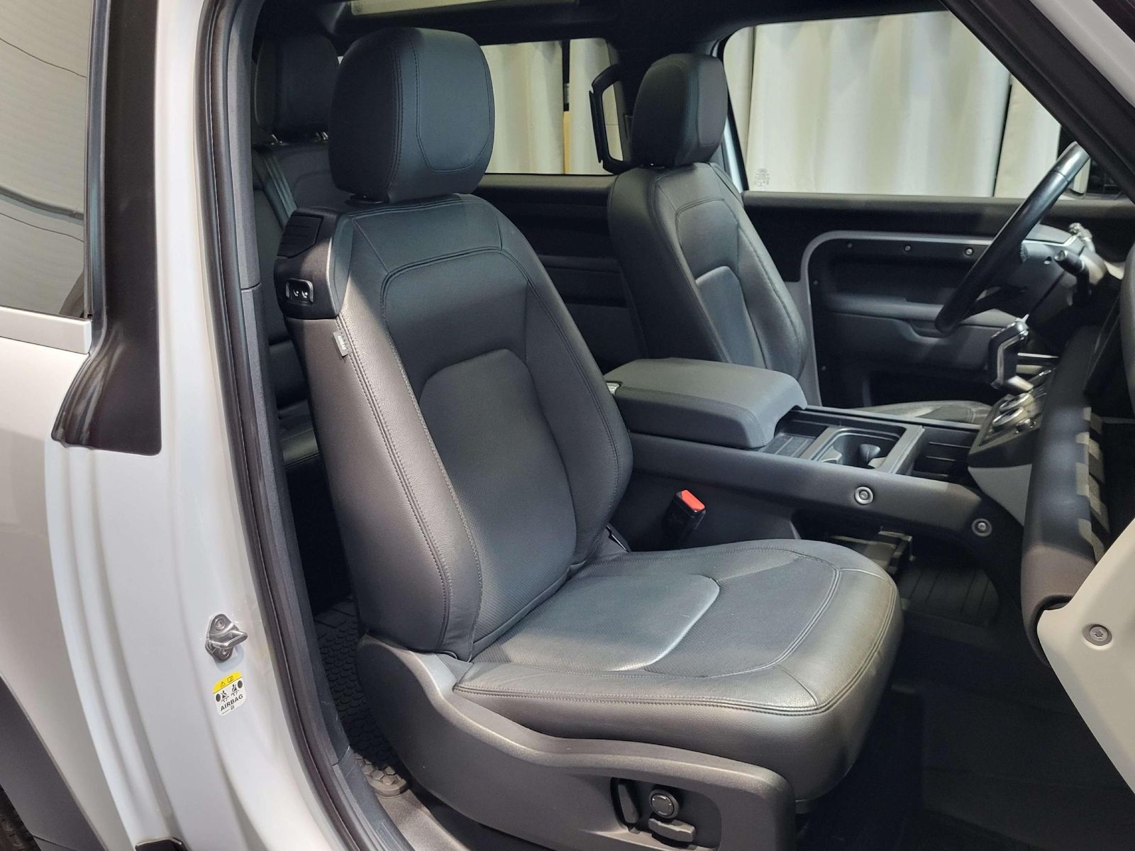 Land Rover Defender 3.0d 90 SE *Navi| LED| Pano| Kamera* foto 17