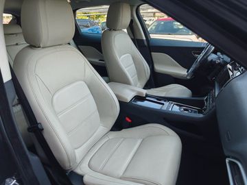 Jaguar F-Pace - 6