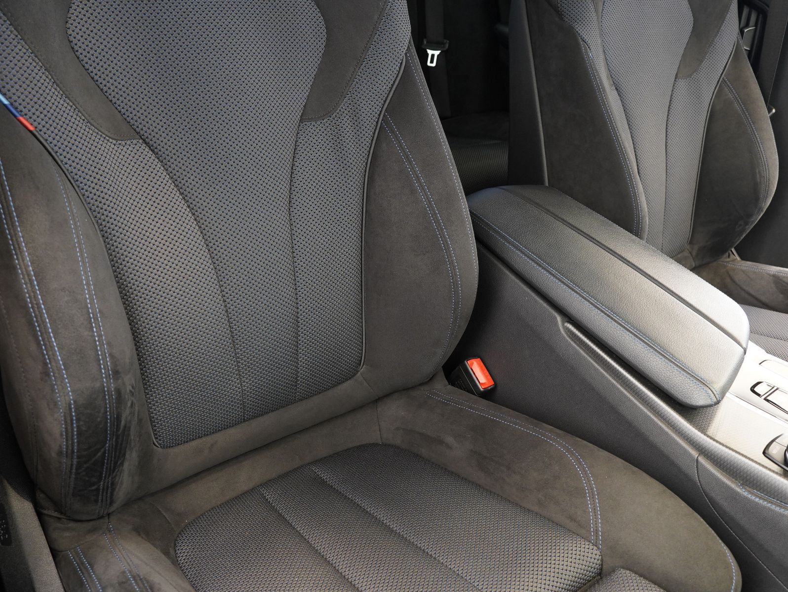 Fahrzeugabbildung BMW 530 e xDrive Touring M Sport SHADOW/HEADUP/AHK