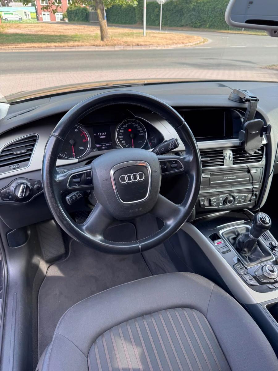 Audi A4 2010 — photo 10