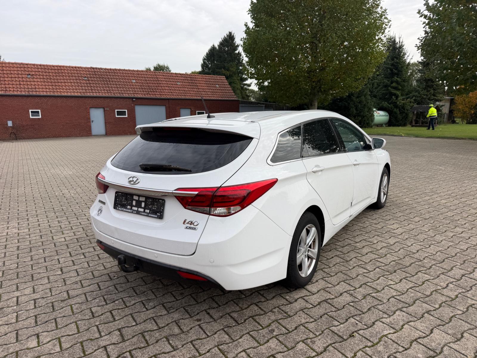Hyundai i40 2015 — interior