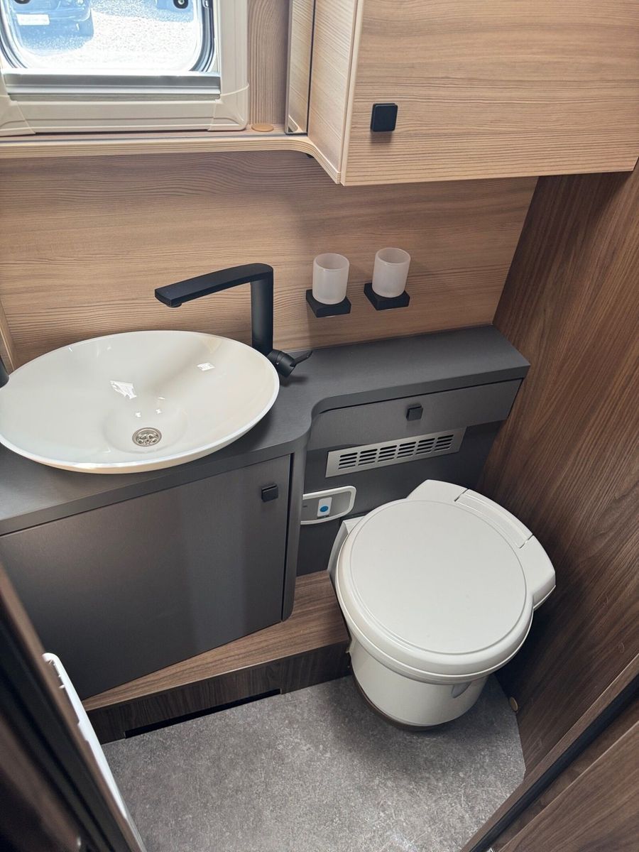 Fahrzeugabbildung Eura Mobil Profila T 726 EF Comfort Mondial-Plus-S-Pakete
