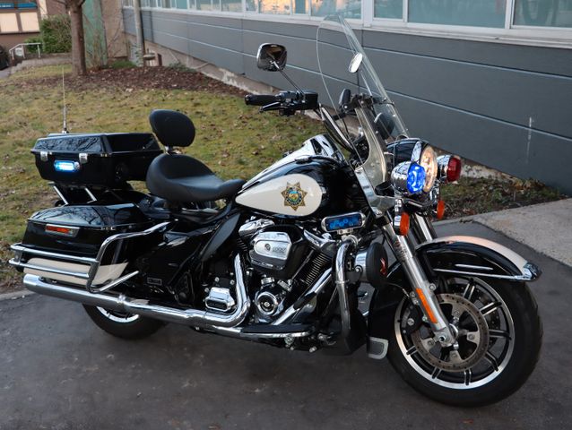 Harley-Davidson Road King 107 Police| 1. Hand| viel Zubehör!