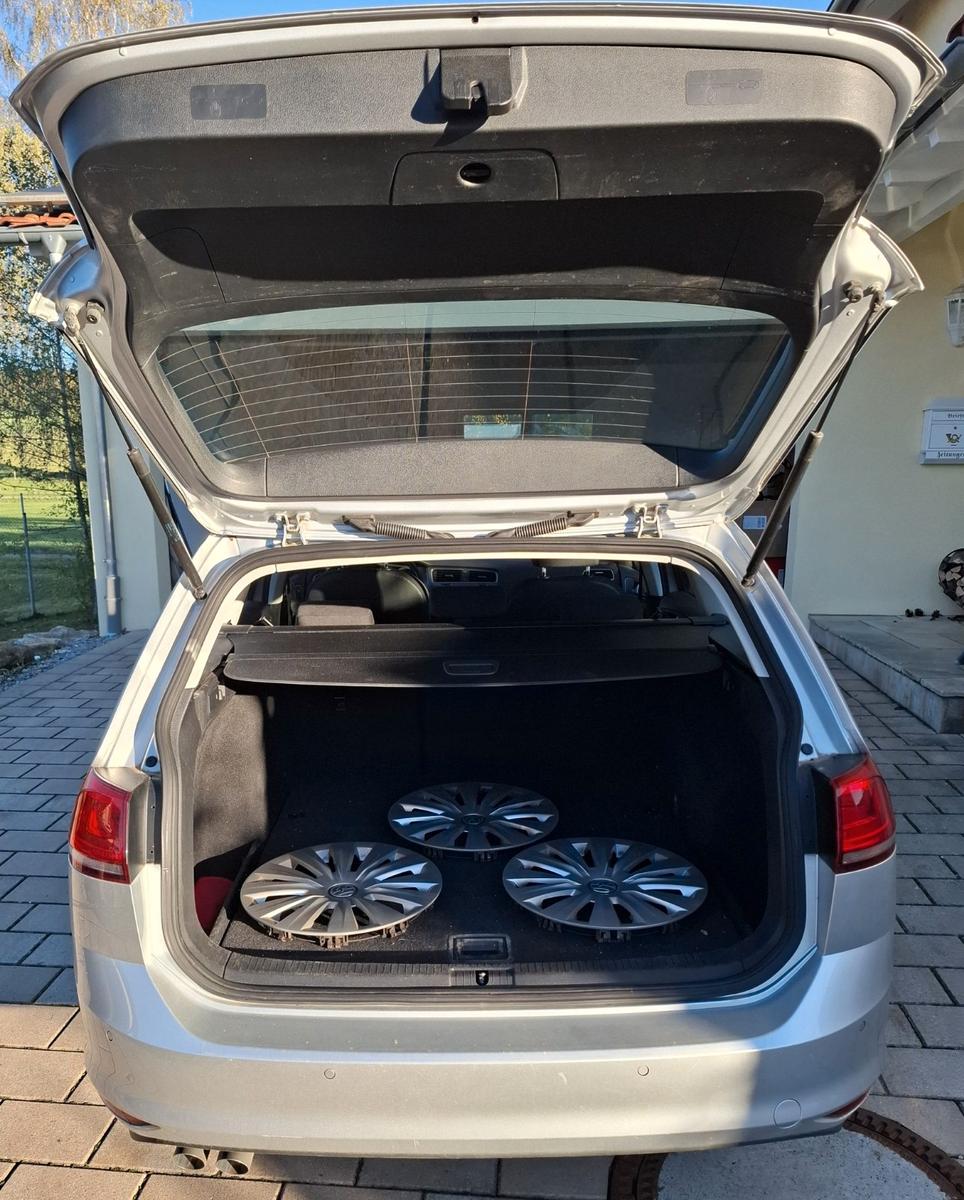 Volkswagen Golf 2014 — rear view