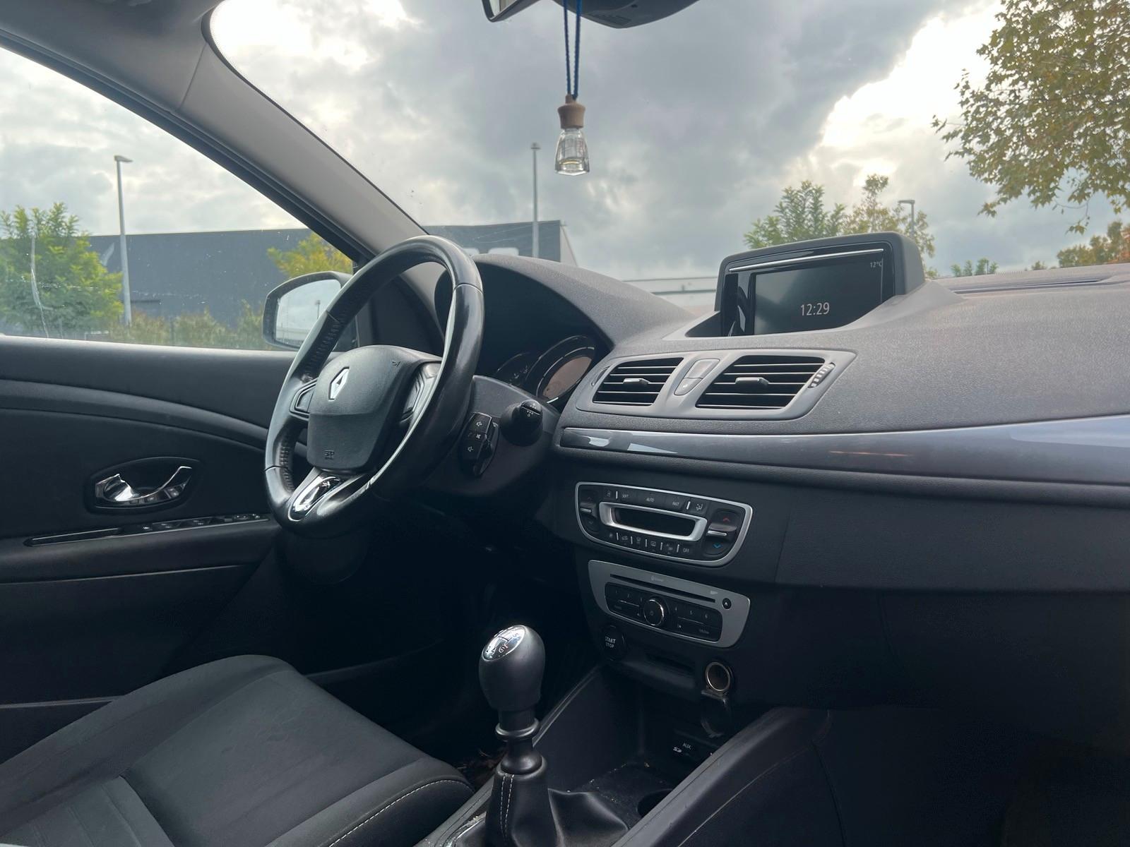 Renault Megane 2015 — photo 10