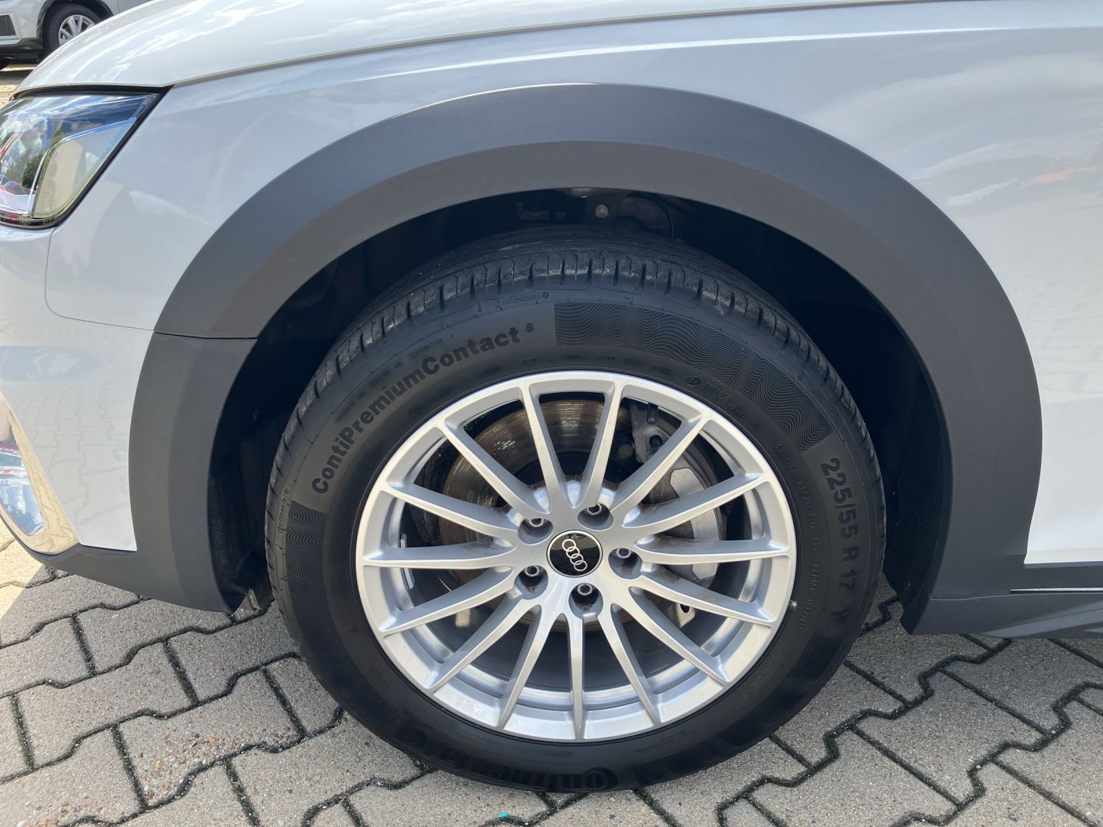 Fahrzeugabbildung Audi A4 Allroad 40 TDI quattro AHK Navi AVC ACC PDC S