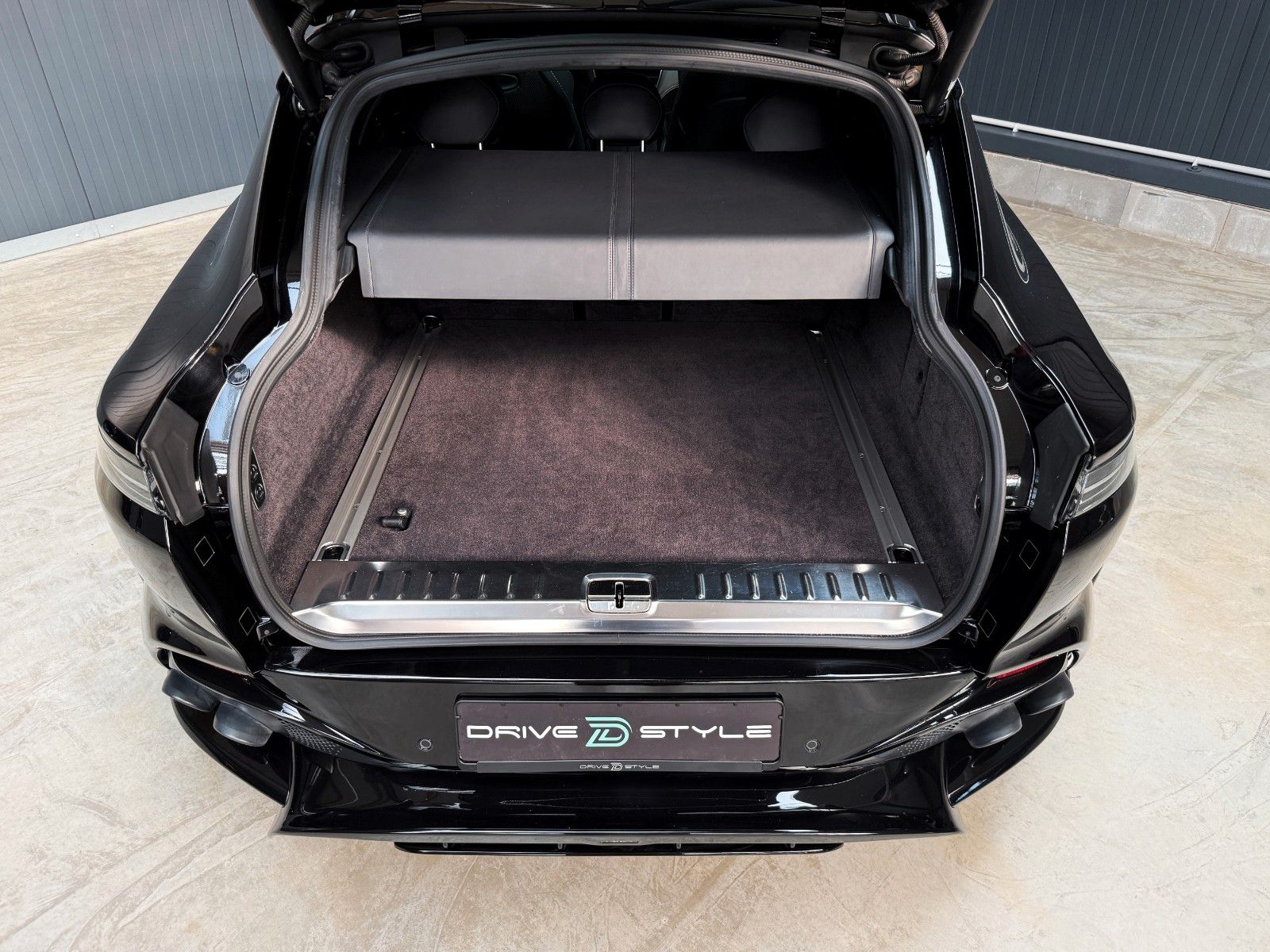 Fahrzeugabbildung Aston Martin DBX 4.0 V8 DBX707 + 2.Hand + Top Geplfegt