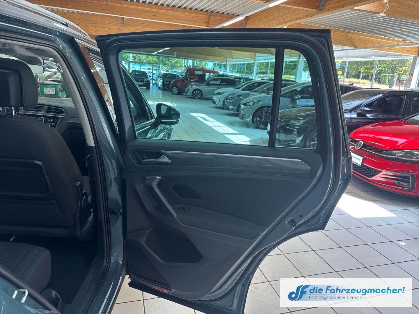 Fahrzeugabbildung Volkswagen Tiguan IQ.DRIVE Start-Stopp 4Motion StandHZG El