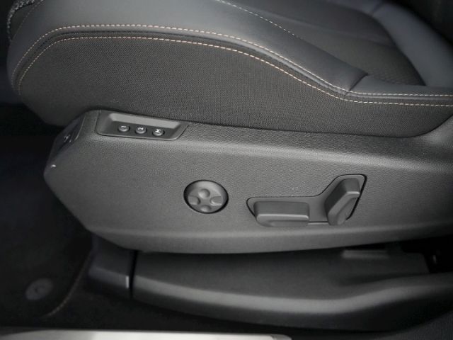 3008 GT HYBRID 145 e-DSC6+AHK+NAVI+360 GRAD KAME