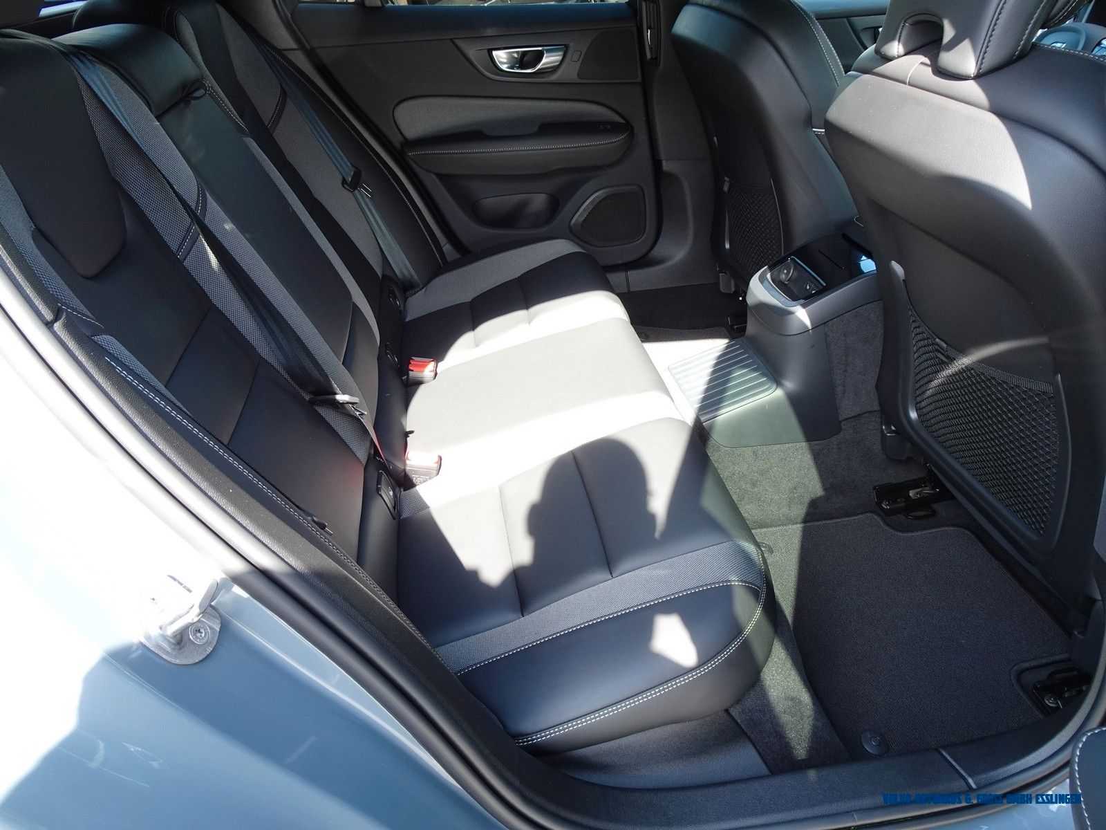 Volvo V60 T6 AWD Recharge Geartronic Plus Dark foto 11