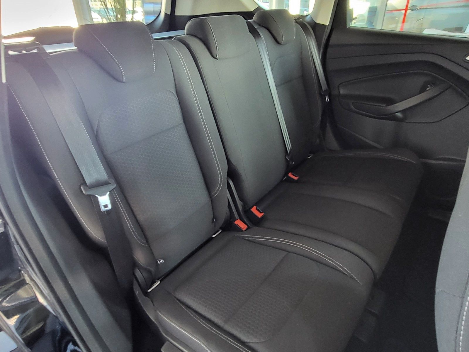 Fahrzeugabbildung Ford Kuga Winter P., Parkpilot v+h, Navi