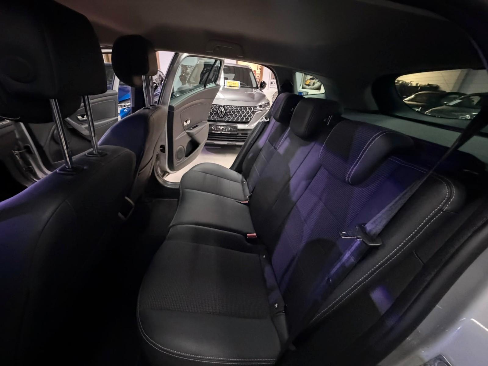 Renault Megane 2015 — photo 25