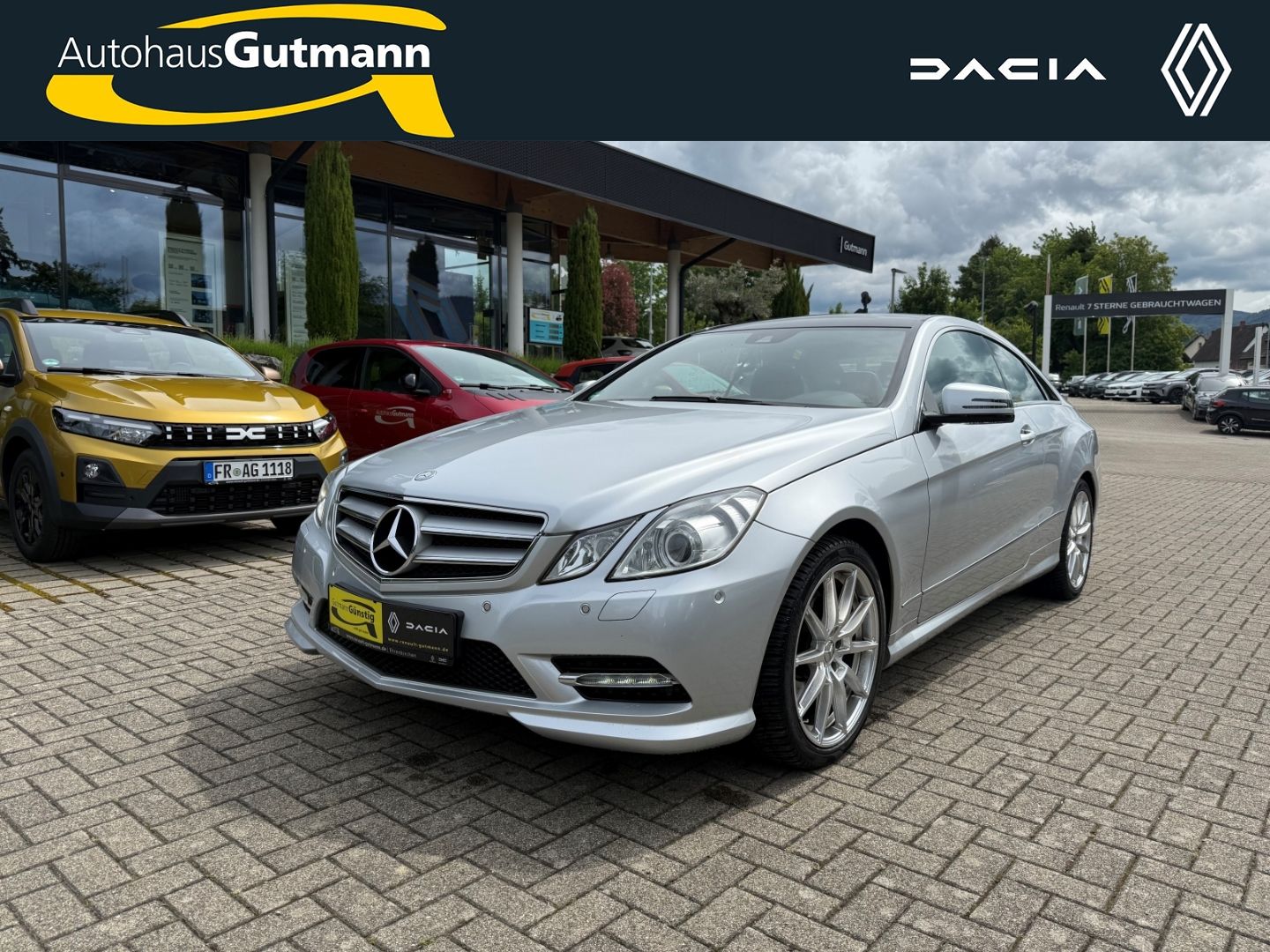Fahrzeugabbildung Mercedes-Benz E 200 Coupe CGI BlueEfficiency Sportpaket Navi L
