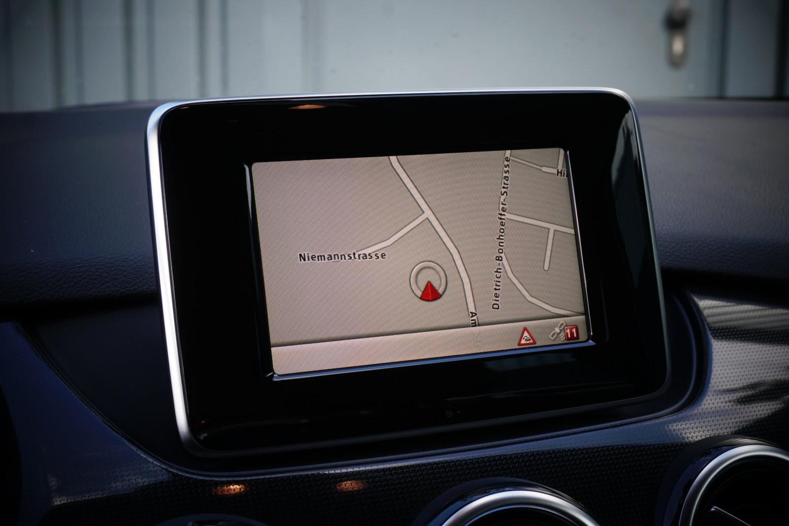 Mercedes-Benz B 180 Bi-Xenon RFK SHZ NAV Leder AHK Memory