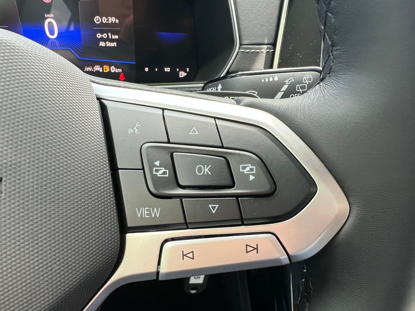 Fahrzeugabbildung Volkswagen T-Cross R-Line 1.5 TSI DSG *AHK,BlackStyle,Navi,