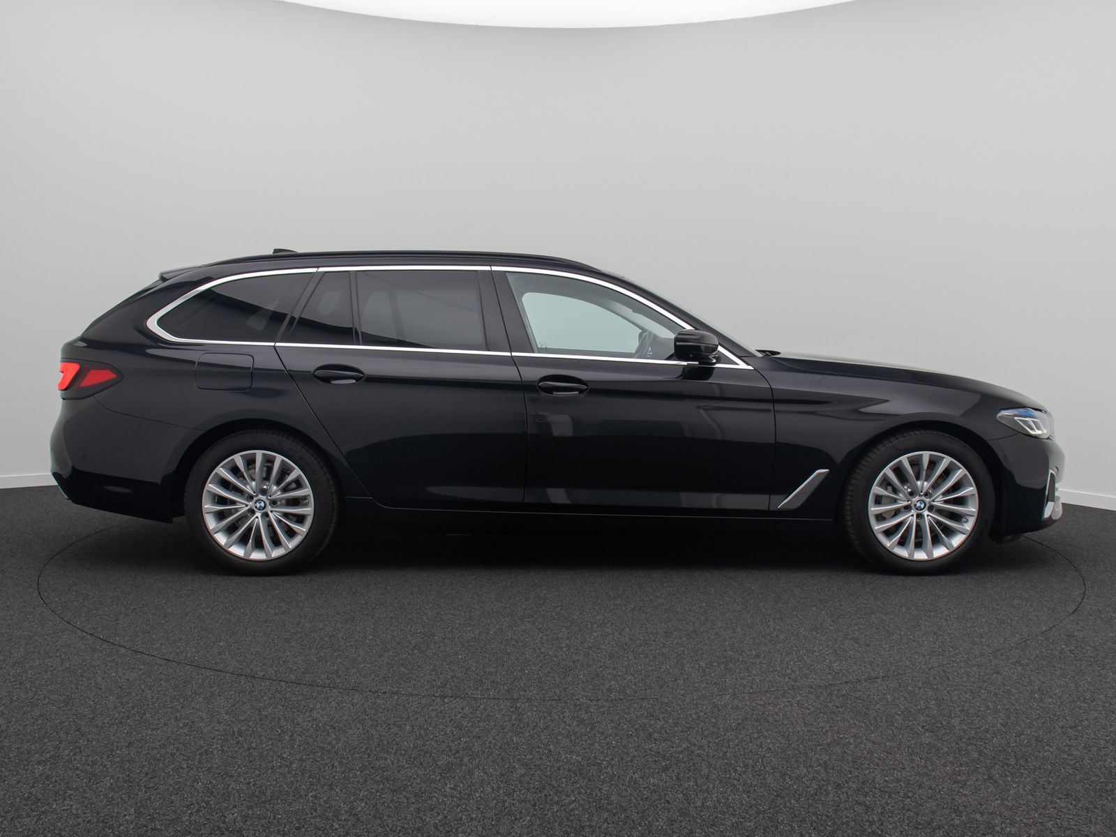 Fahrzeugabbildung BMW 530e Luxury Line 360° Laser DAB H/K SoftCl Sport