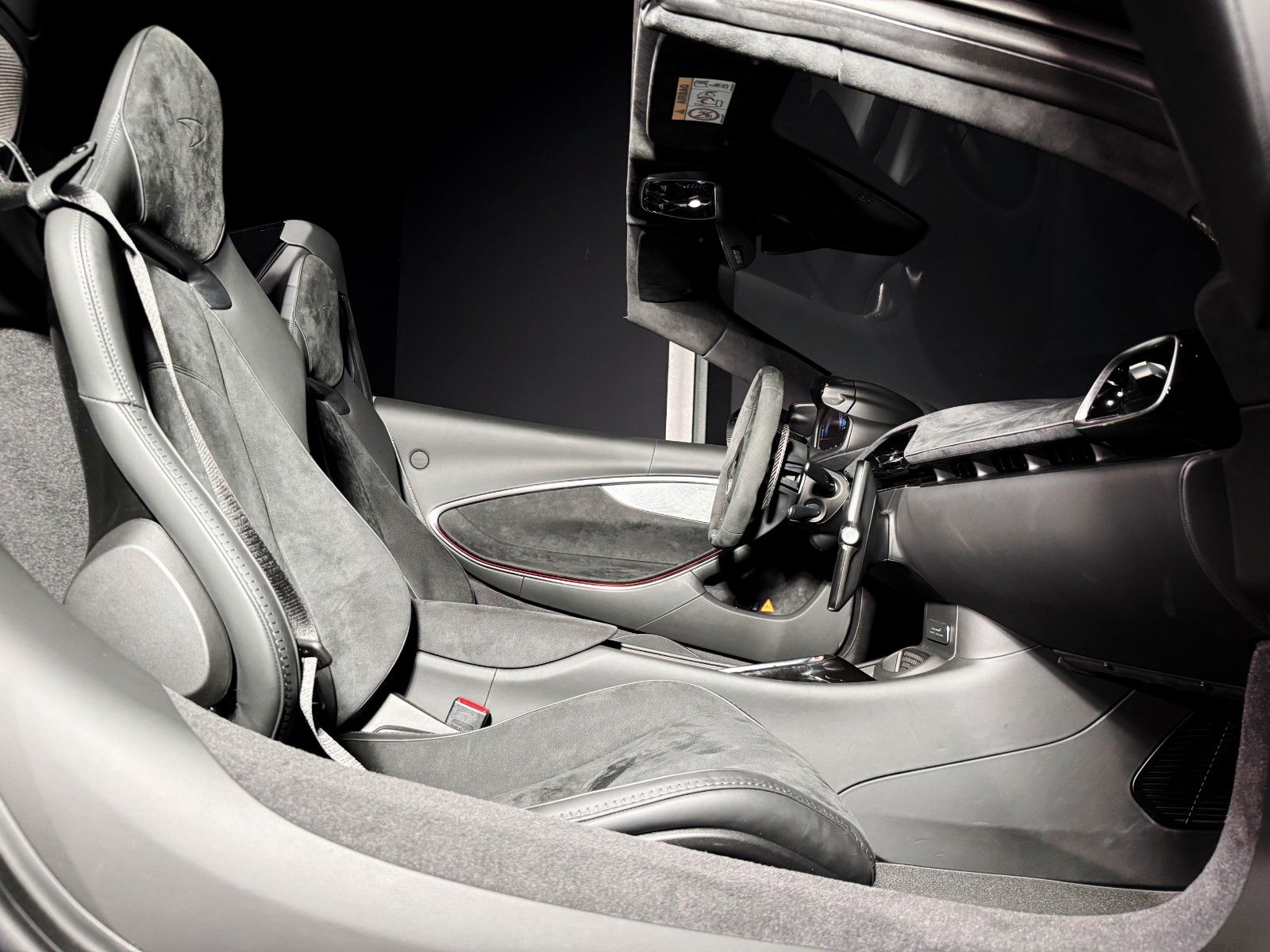 Fahrzeugabbildung McLaren Artura Spider + MSO Lava Grey + Carbon Pack +PPF