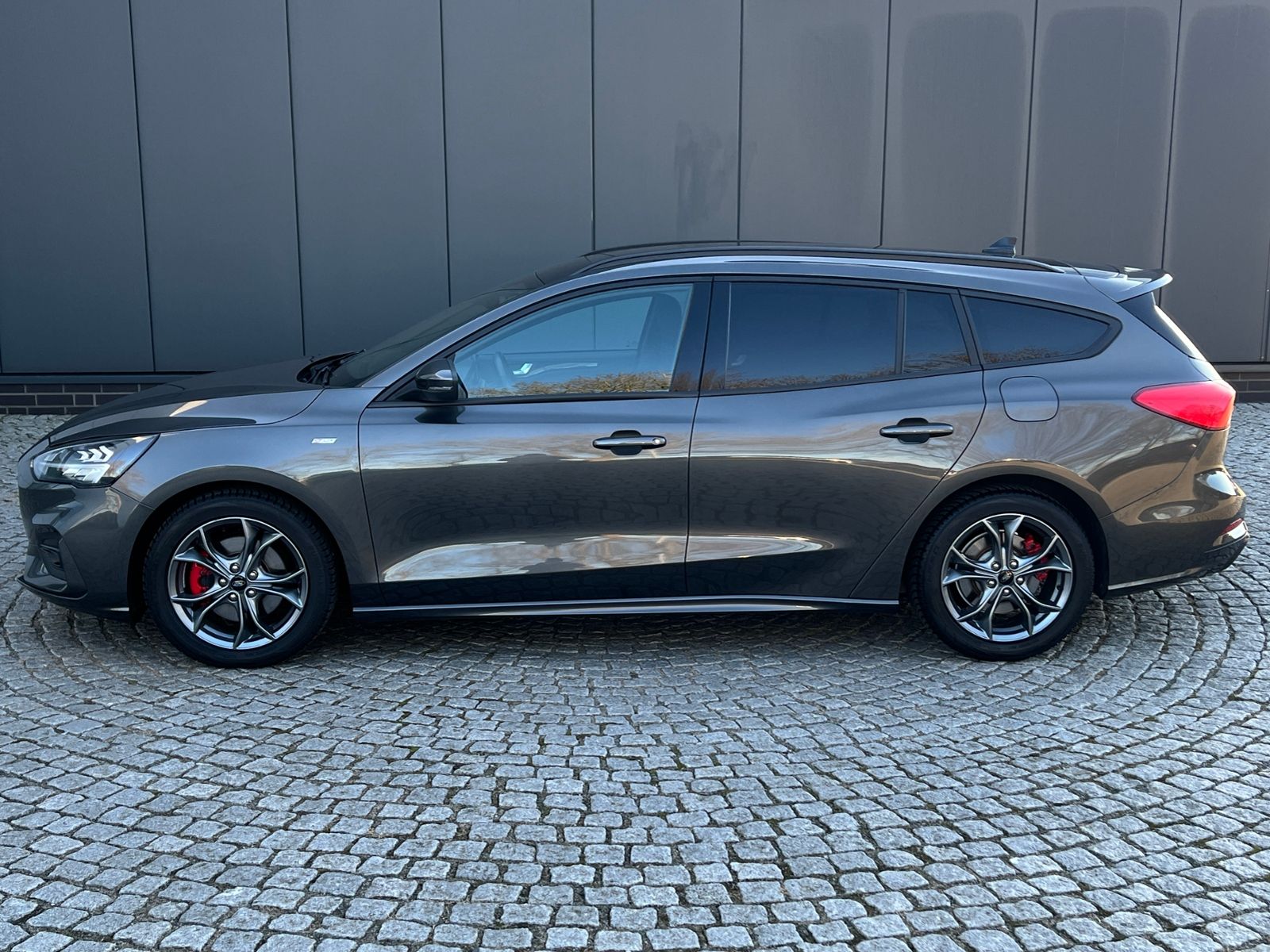 Fahrzeugabbildung Ford Focus Turnier ST-Line X 1.0 EcoBoost Hybrid *AHK