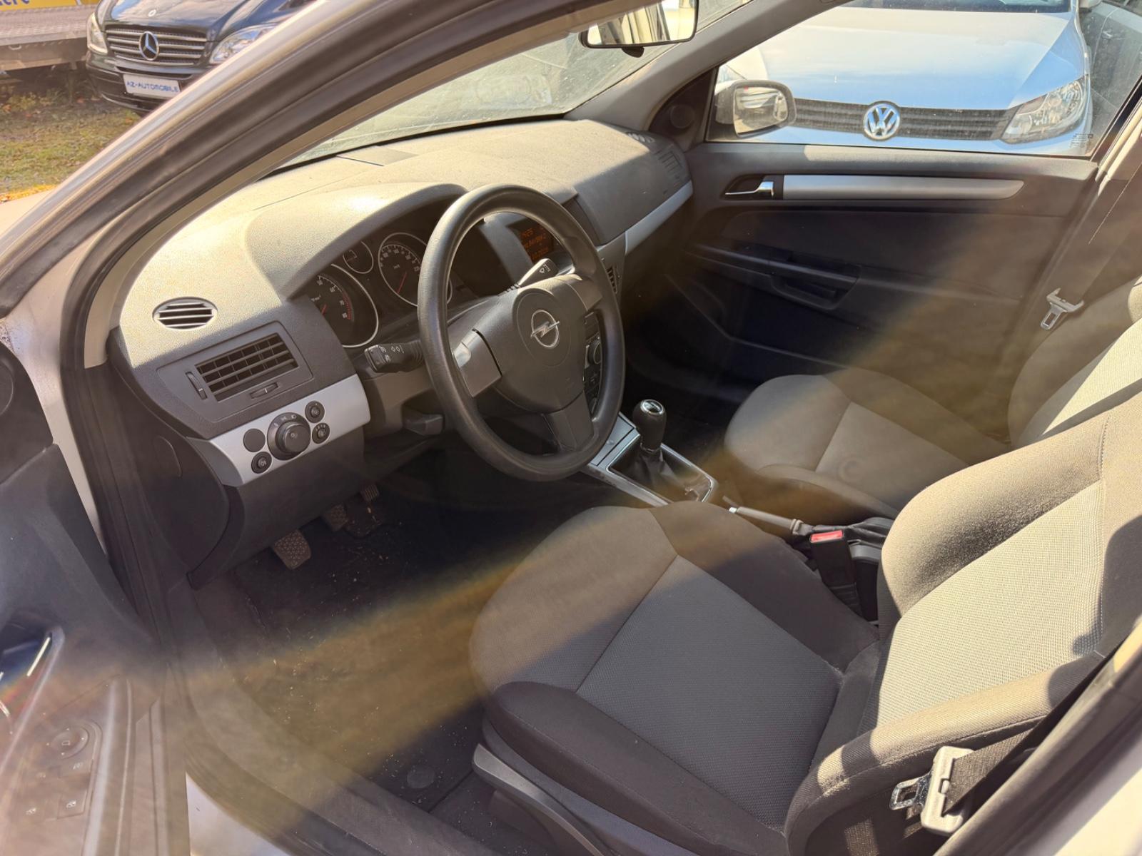 Opel Astra 2005 — photo 11