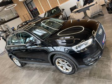 Audi Q3 2.0 TDI quattro *BI-XENON*APS*NAVI*AHK*LED*
