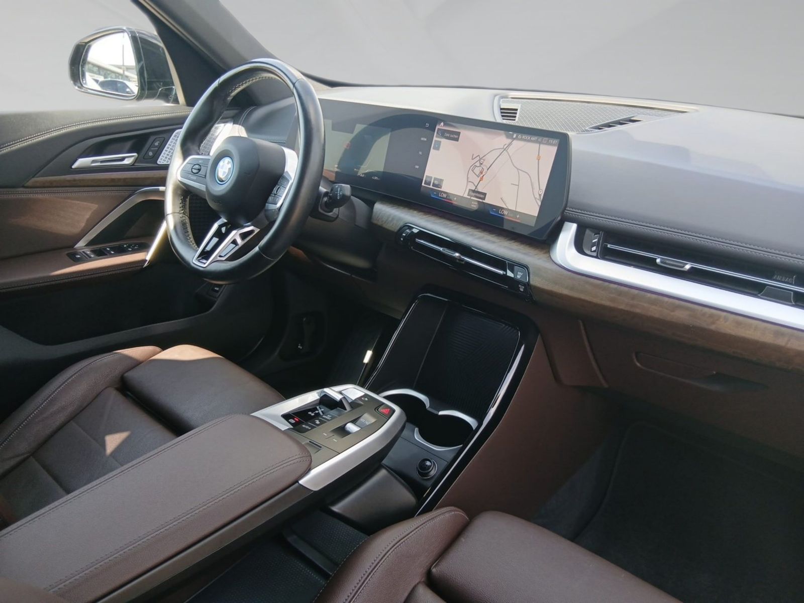BMW iX1 xDrive30 M SPORT Pano AHK H&K ParkAss Navi foto 5