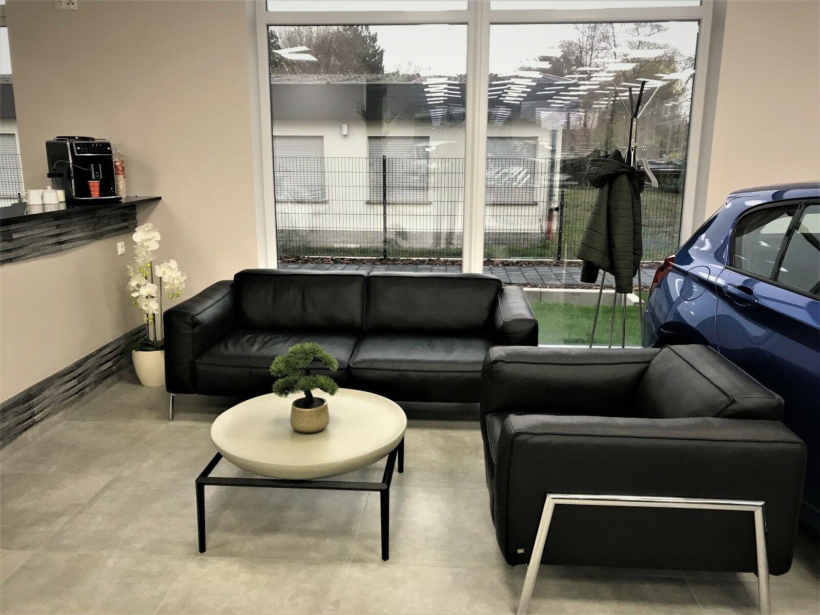 showroom-image-top