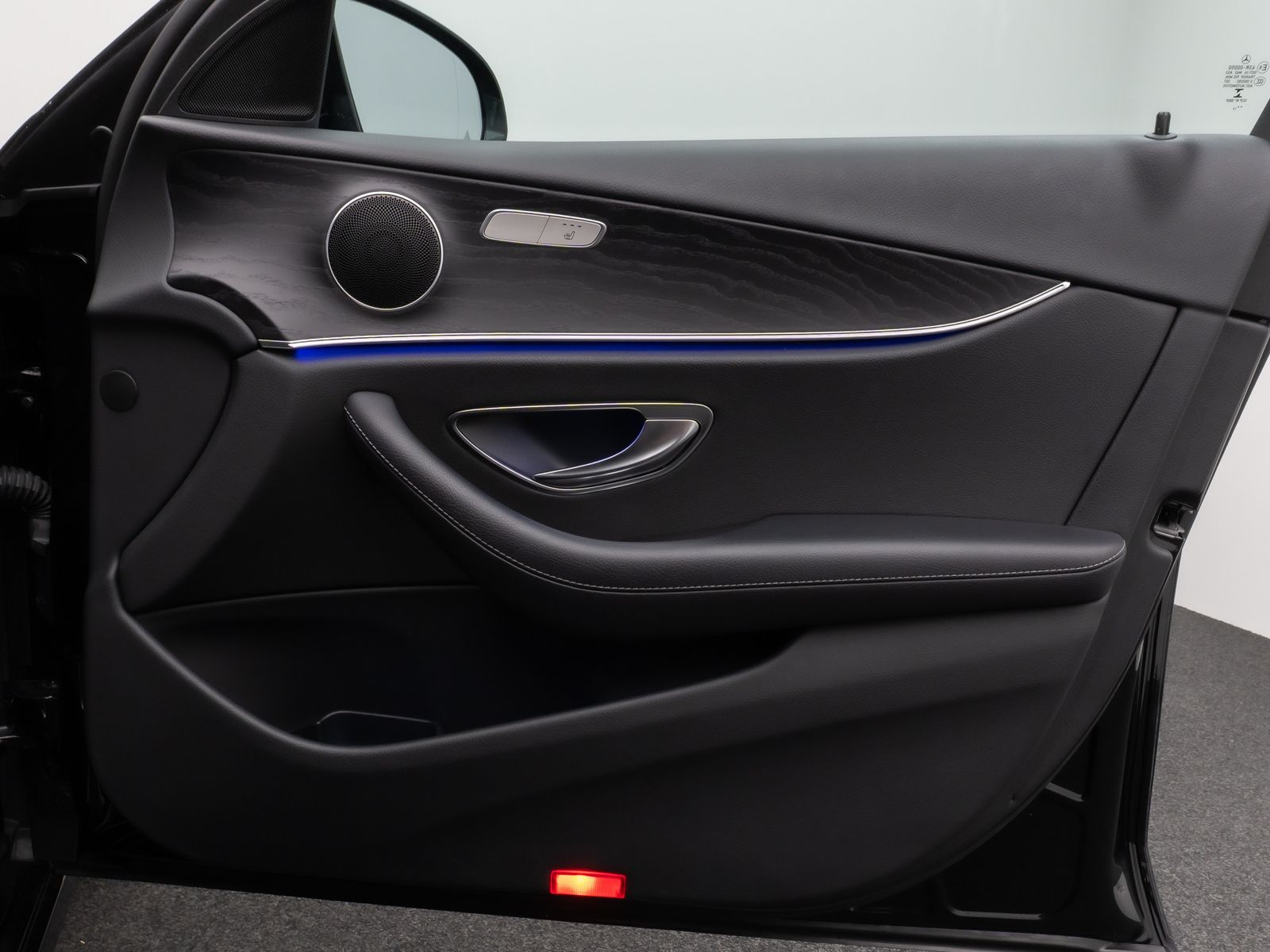 Fahrzeugabbildung Mercedes-Benz E 220 d Avantgarde. 9G-Tronic Kamera Navi Sport