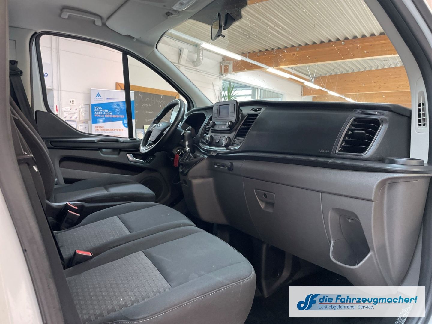 Fahrzeugabbildung Ford Transit Tourneo Kombi 320 L2 Trend Dyn. Kurvenli