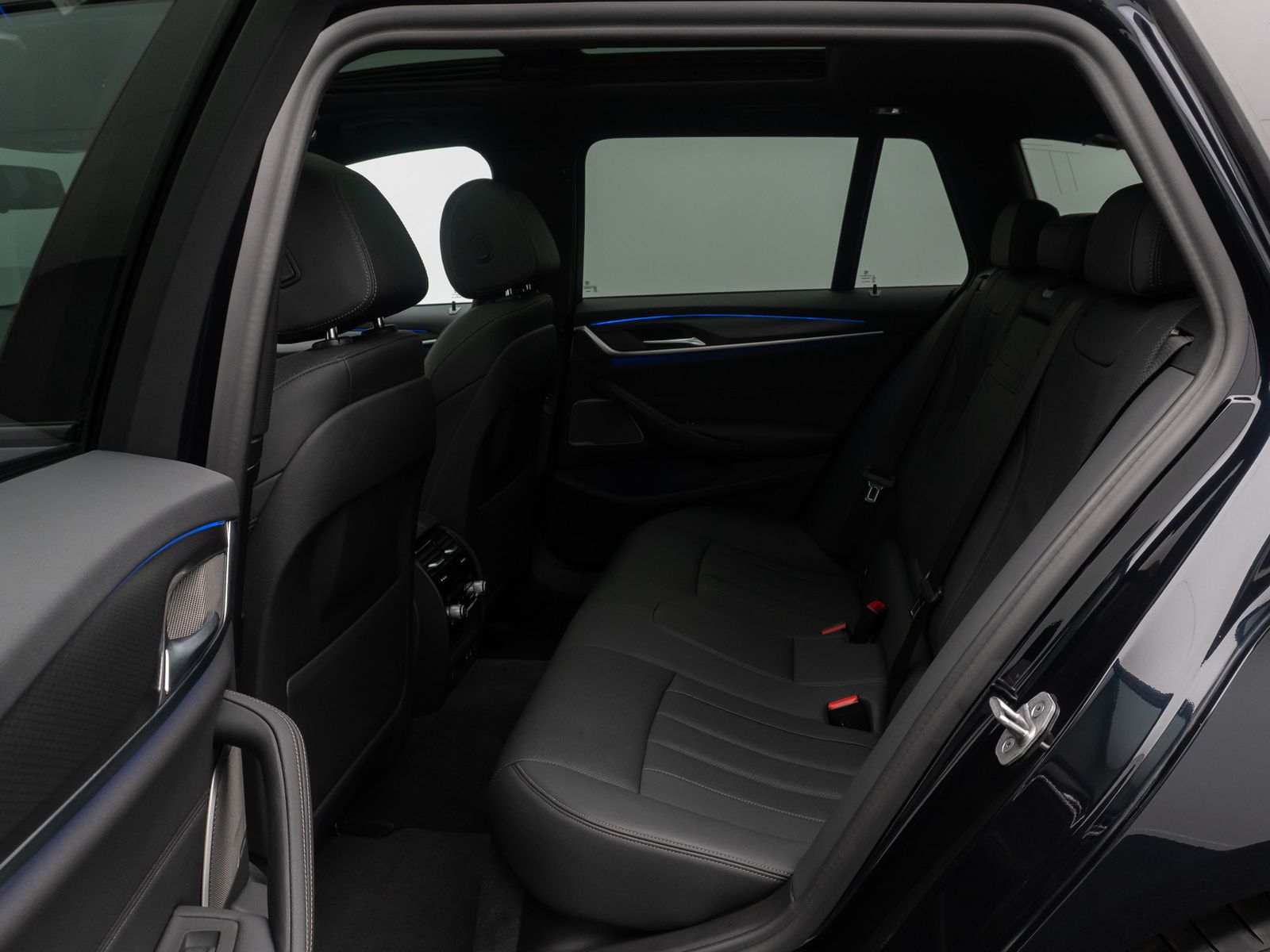 Fahrzeugabbildung BMW 530d  M Sport HUD DAB 4*Klima Laser Kamera Pano