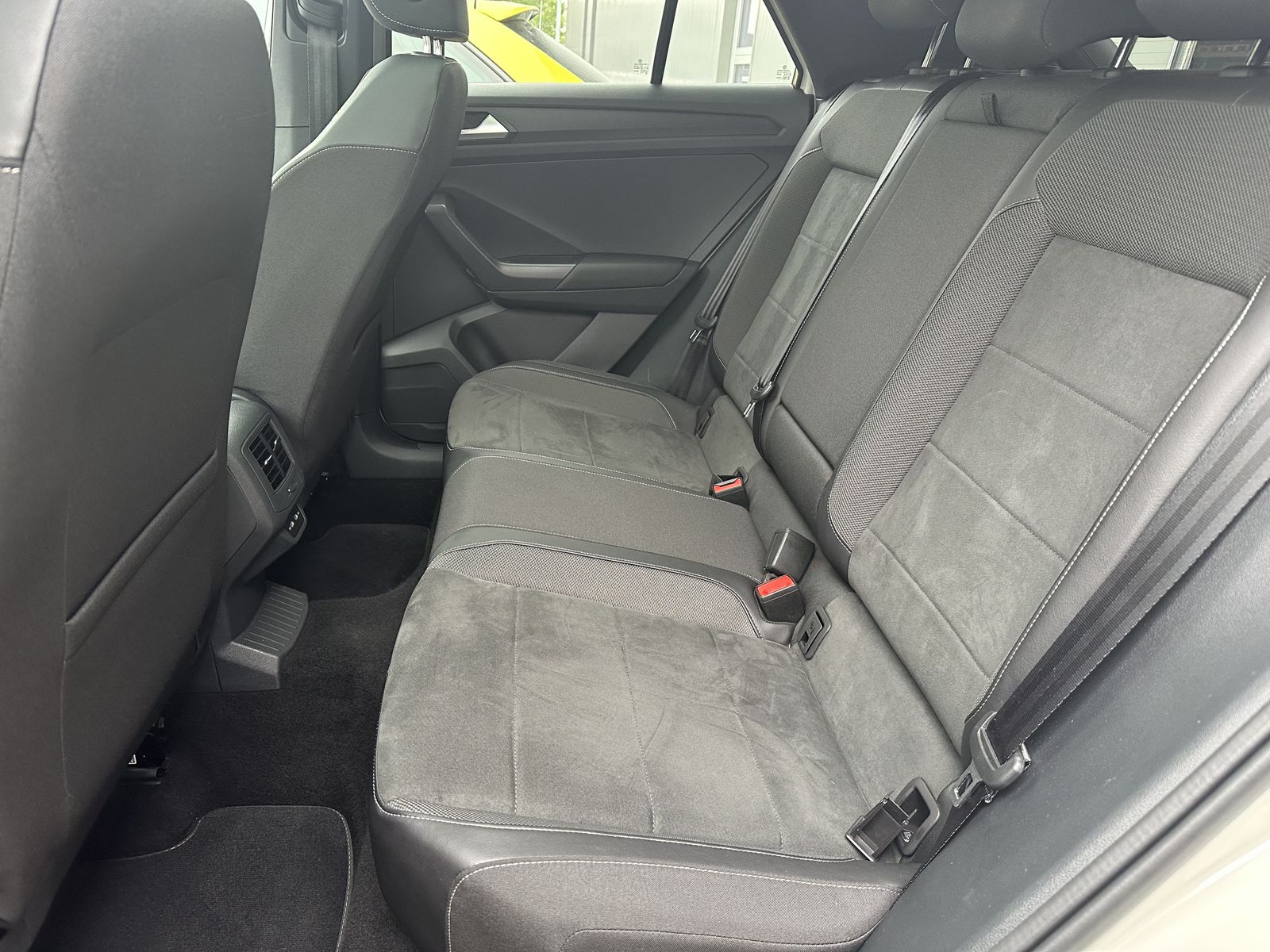 Fahrzeugabbildung Volkswagen T-Roc 2.0 TDI DSG R-Line NAV+MATRIX+PANO+ACC+SHZ