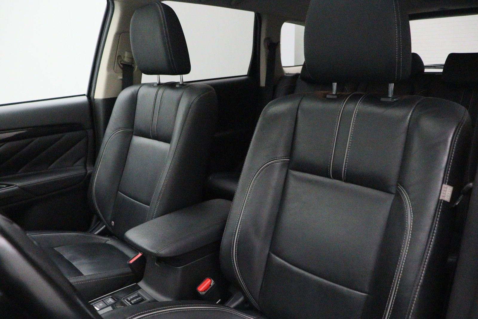Fahrzeugabbildung Mitsubishi Outlander PHEV TOP 2.0 Fahrassistenz-Paket 4WD
