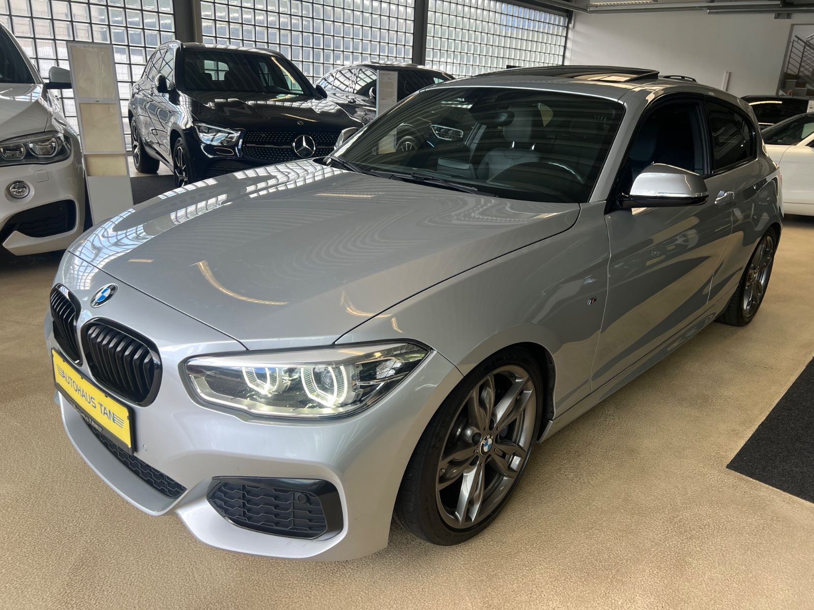 Fahrzeugabbildung BMW M135 i xDrive * SCHIEBEDACH * LEDER *