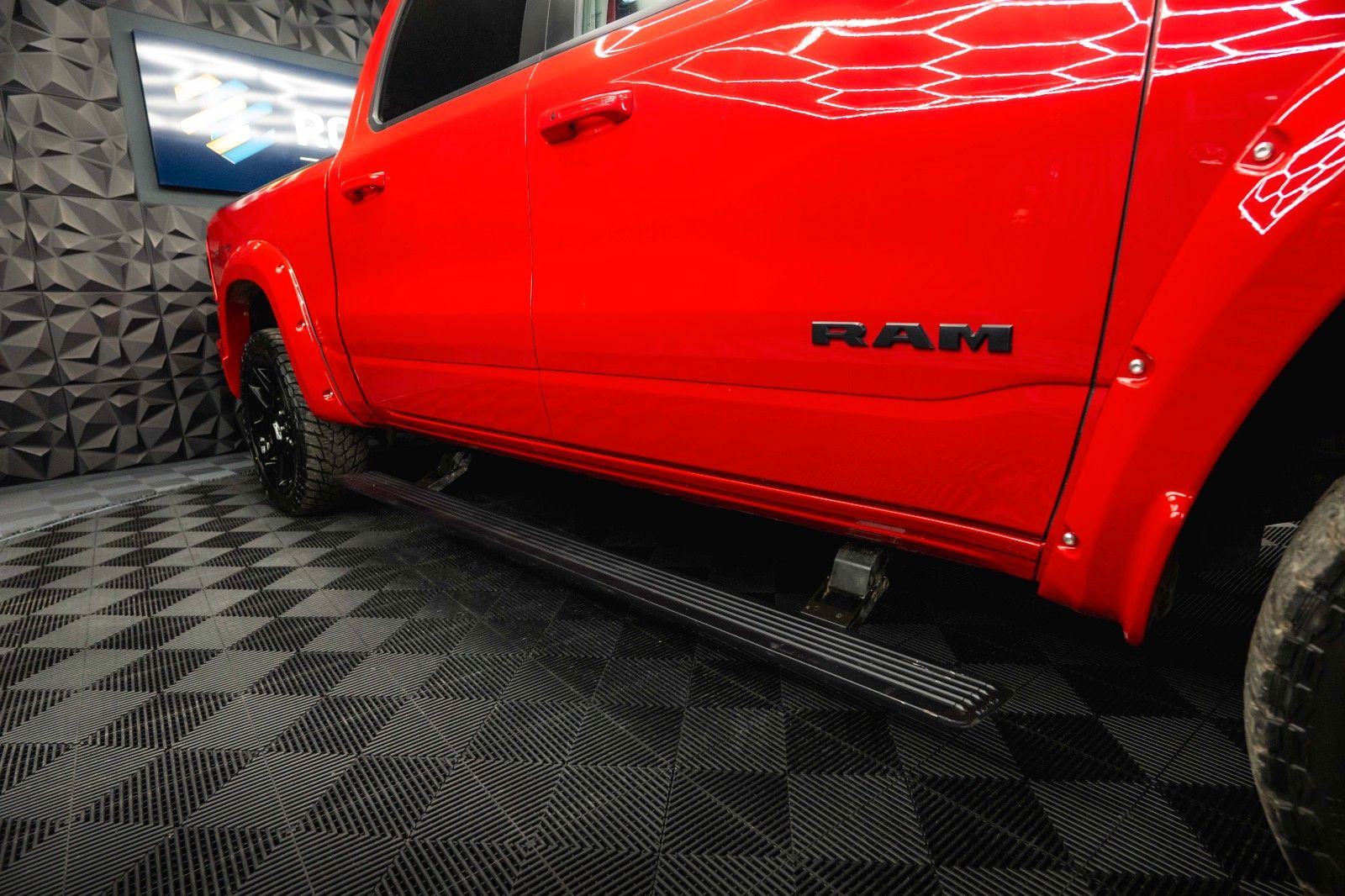 Fahrzeugabbildung Dodge RAM 5.7 V8 HEMI 4x4 NIGHT GT SPORT *Pano*22Zoll*