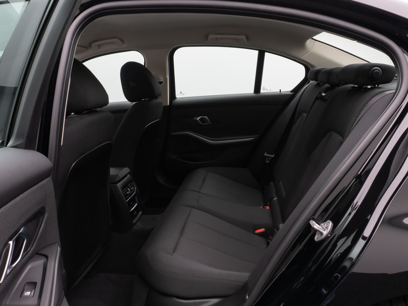 Fahrzeugabbildung BMW 318i HUD DAB CockPitPro PDC Geschwindigkeitsreg