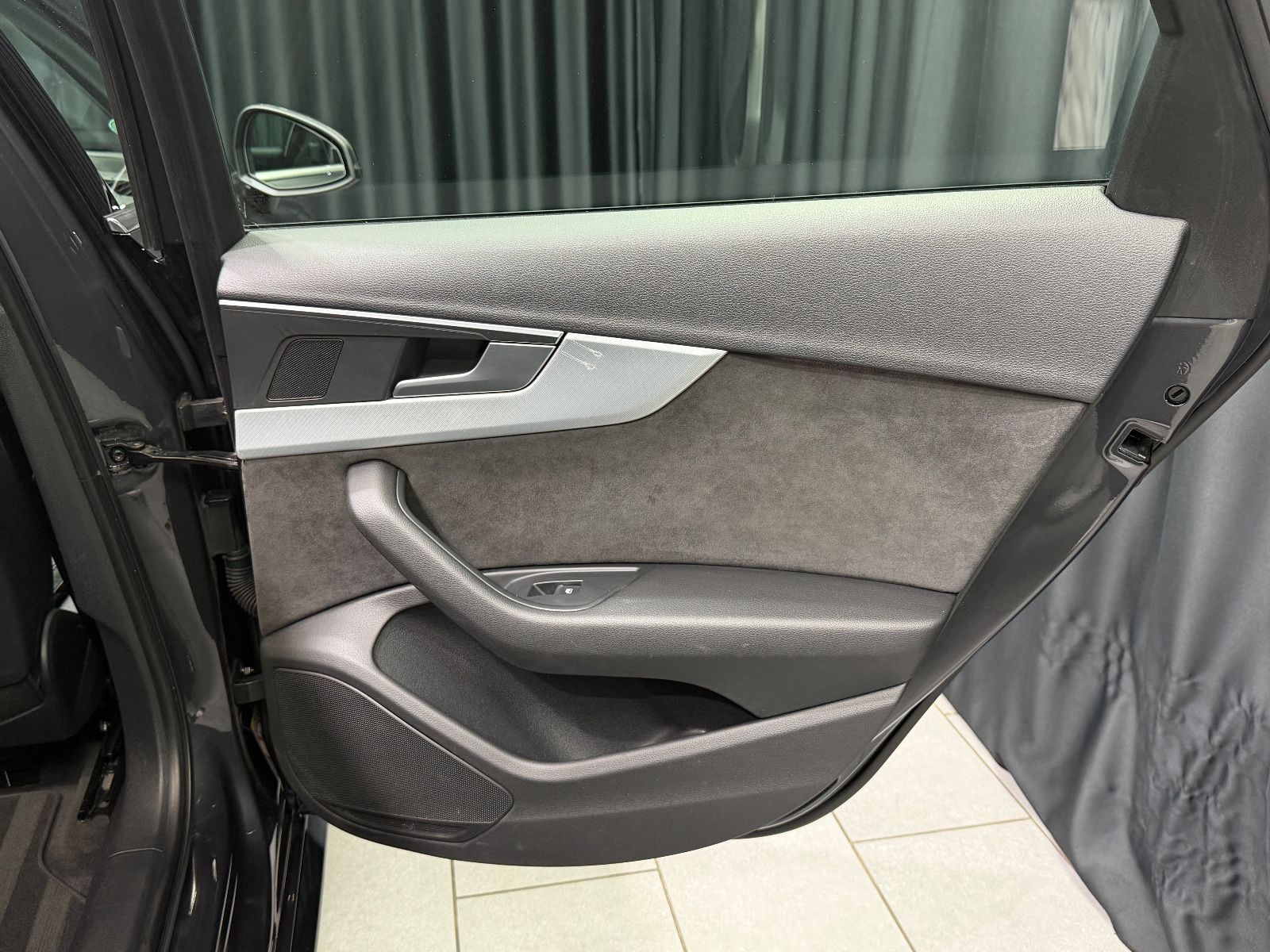 Fahrzeugabbildung Audi A4 Avant g-tron sport|S-LINE|S-TRONIC|HEAD-UP|