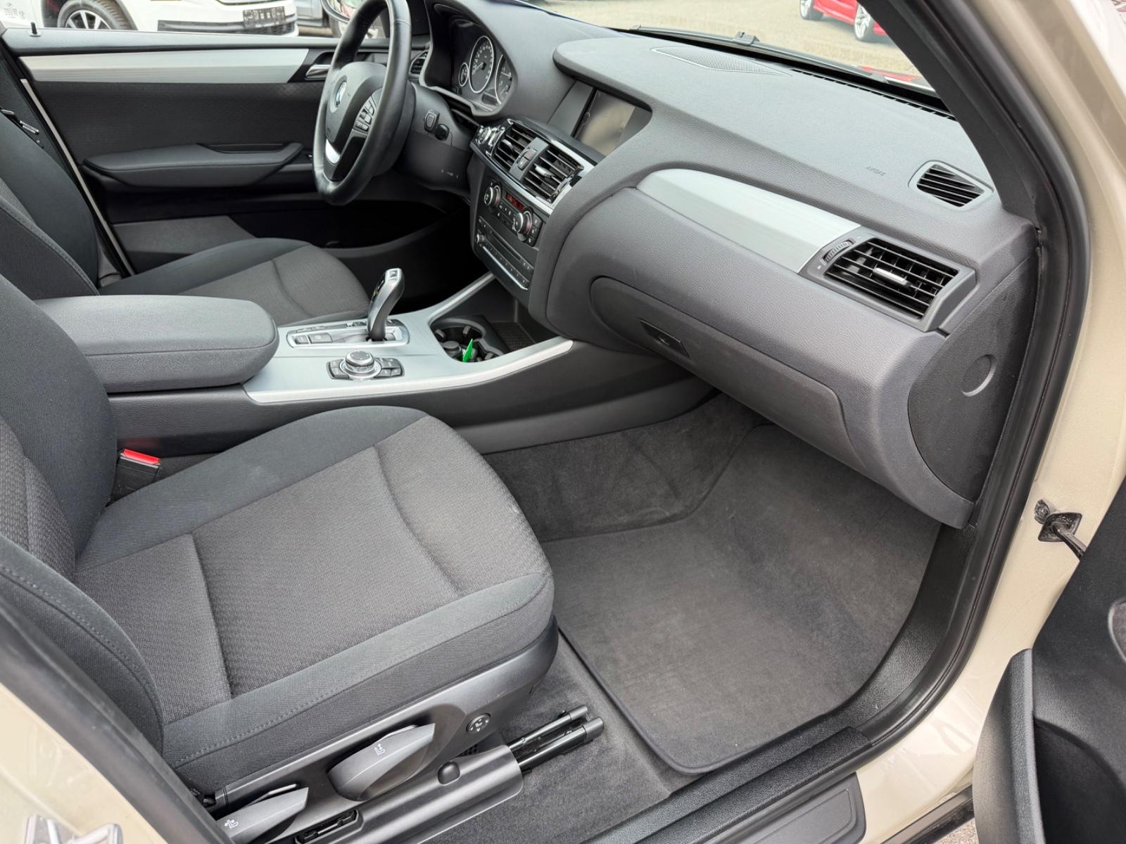 BMW X3 xDrive 20 d Auto.LED BI-Xenon Navi 1.Hand Pan