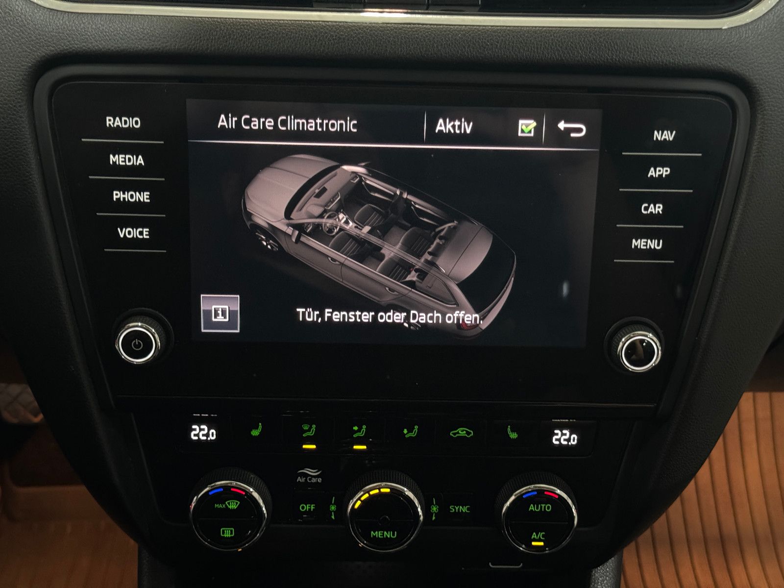 Fahrzeugabbildung SKODA Octavia STYLE 4X4 PANO NEUER MOTOR / MEGA VOLL