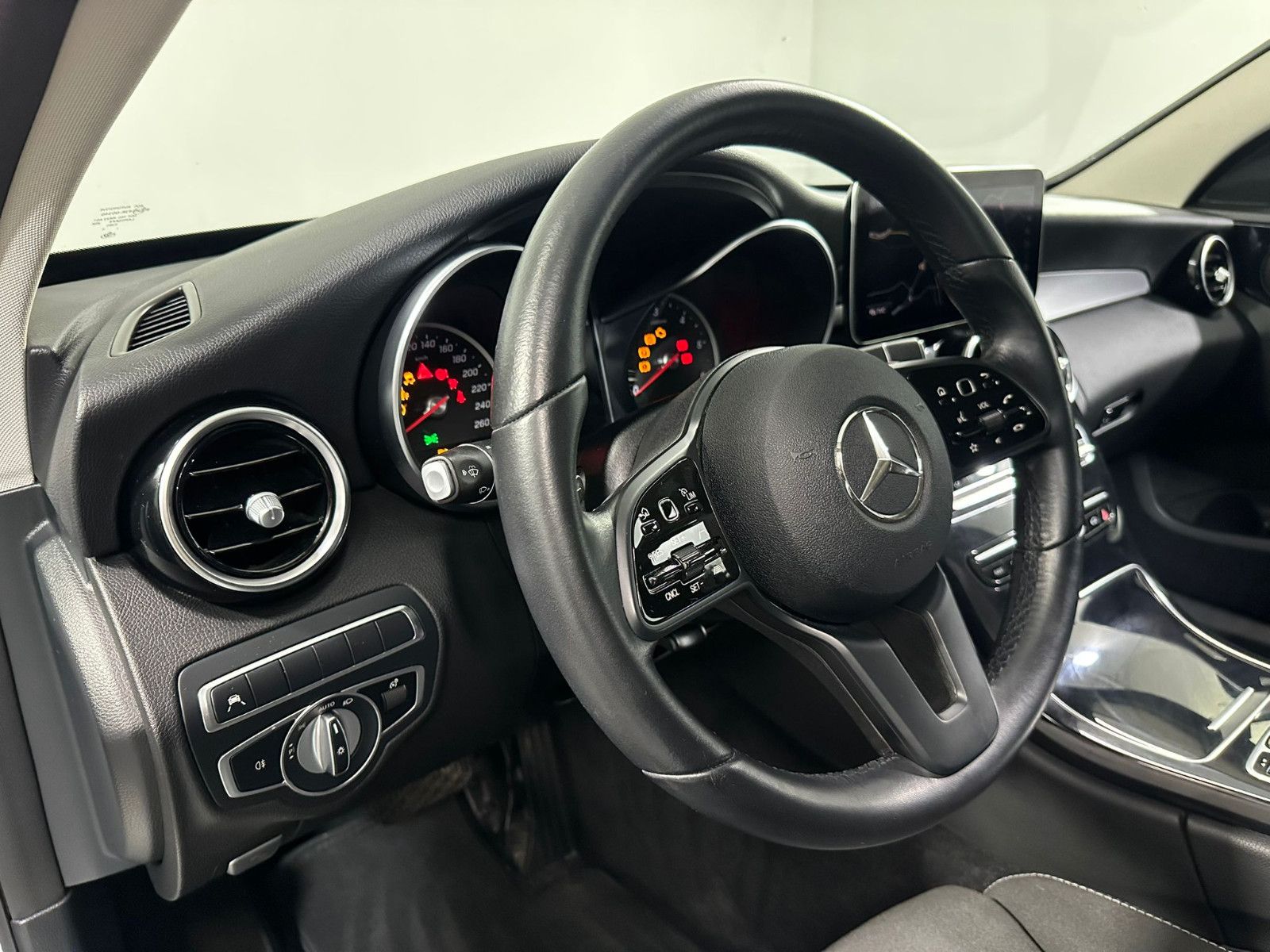 Fahrzeugabbildung Mercedes-Benz C 200 d T*DISTRO*AHK*SPUR*CARPLAY*SH*NAVI*