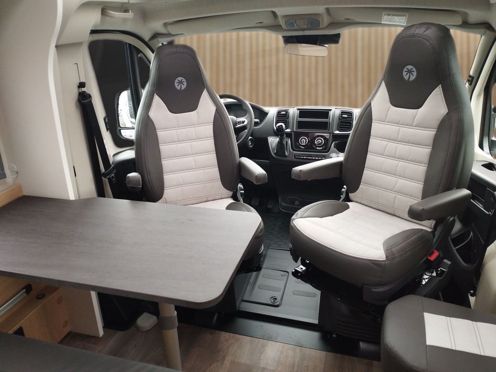 Fahrzeugabbildung Sunlight Adventure T 67S Automatik, Dörr Edition, TV